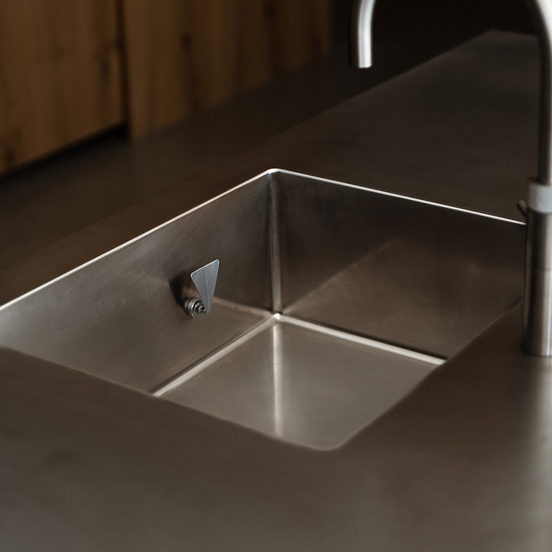 Magnetisk holder til oppvaskbørste & svamp